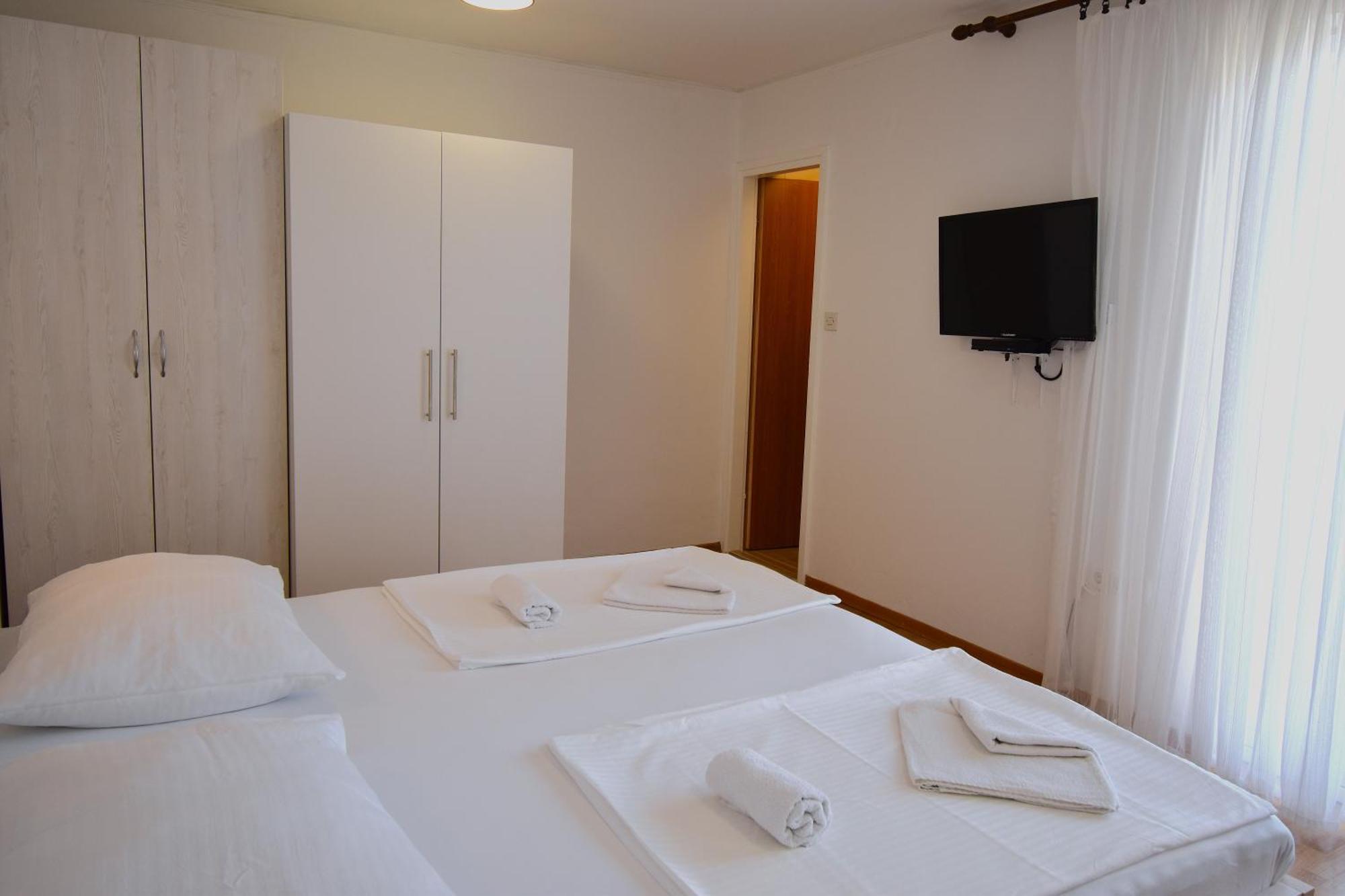 Guest House Sandra Rab Town Exterior photo