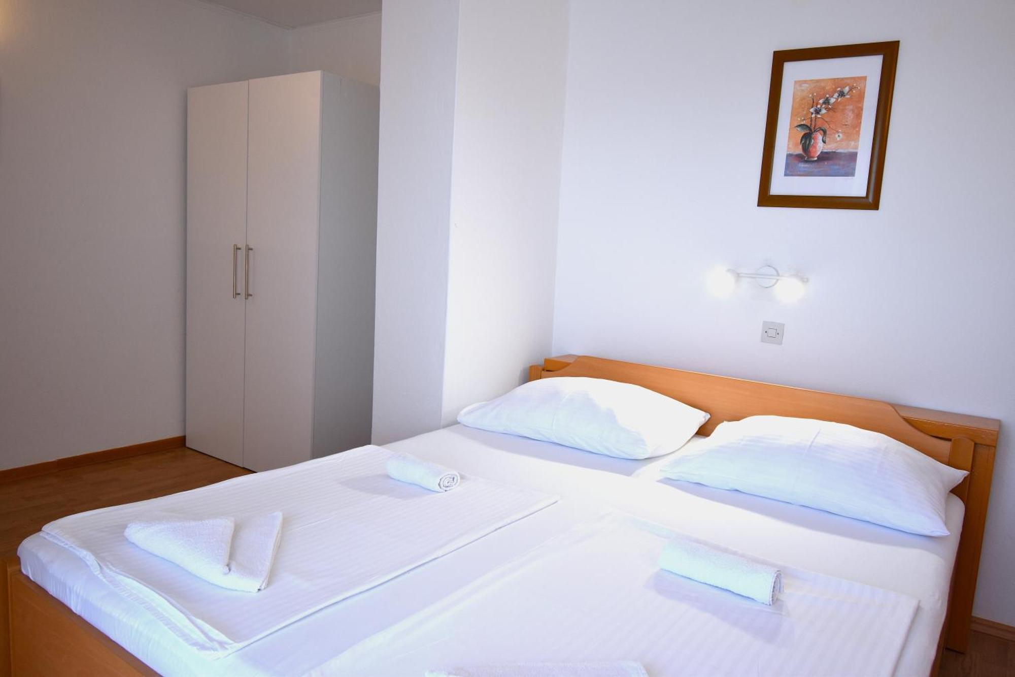 Guest House Sandra Rab Town Exterior photo