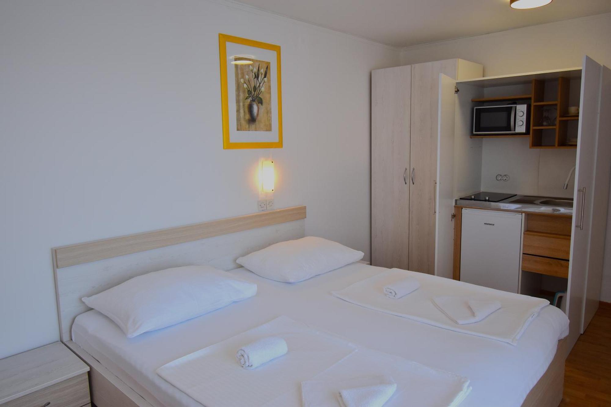Guest House Sandra Rab Town Exterior photo
