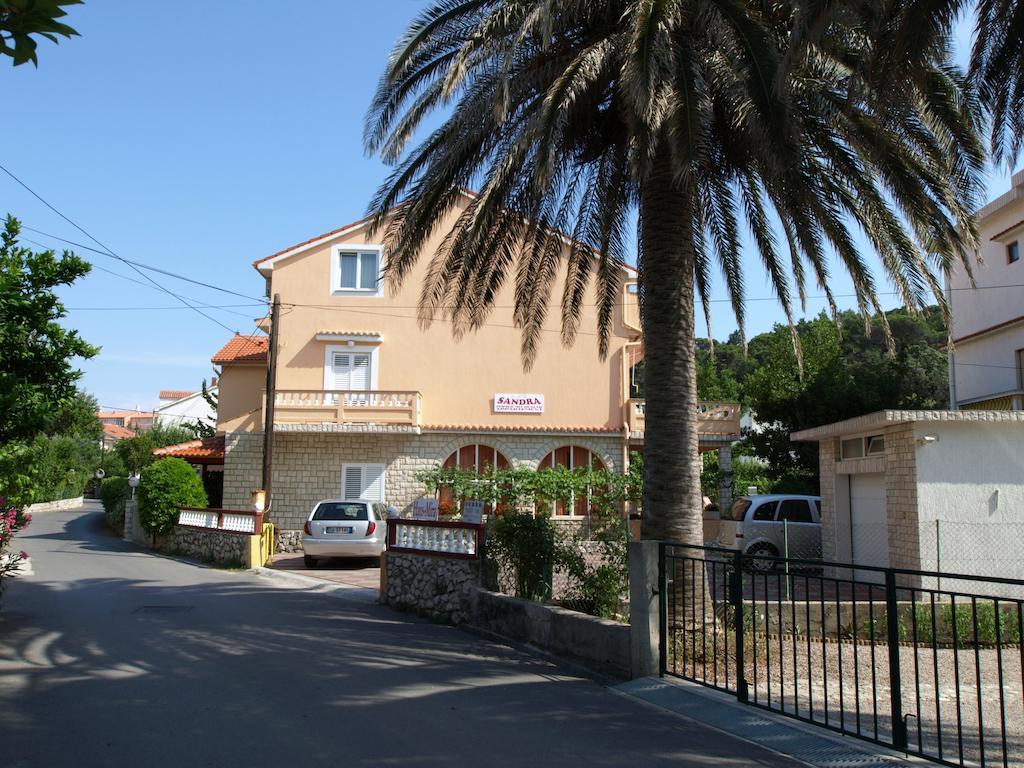 Guest House Sandra Rab Town Exterior photo