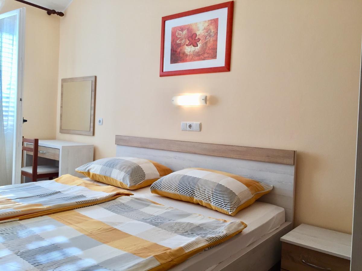 Guest House Sandra Rab Town Exterior photo
