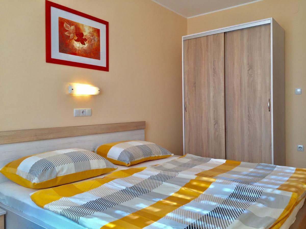 Guest House Sandra Rab Town Exterior photo